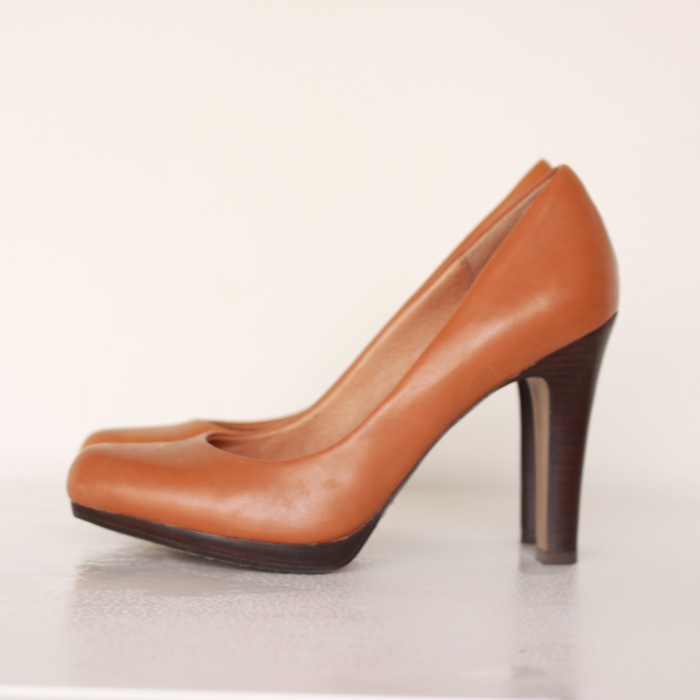Halogen saddle brown leather heels